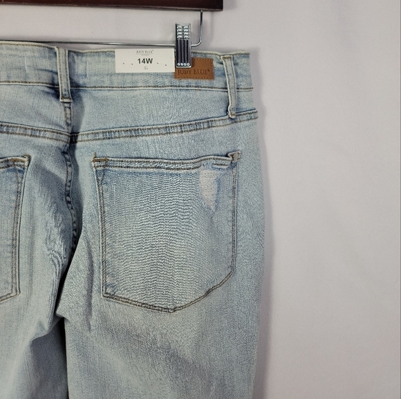 Women's Distressed Boyfriend fit Judy Blue jeans - Picture 5 of 6